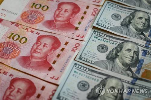위안화와 달러 지폐 [EPA 연합뉴스 자료사진]