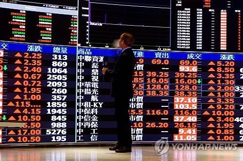 대만 타이베이 증권거래소의 전광판 [EPA 연합뉴스 자료사진]