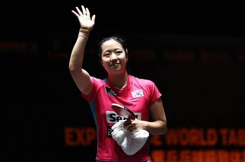 승리 후 팔을 들어 인사하는 신유빈 [ITTF 홈피 제공. 재판매 및 DB 금지]