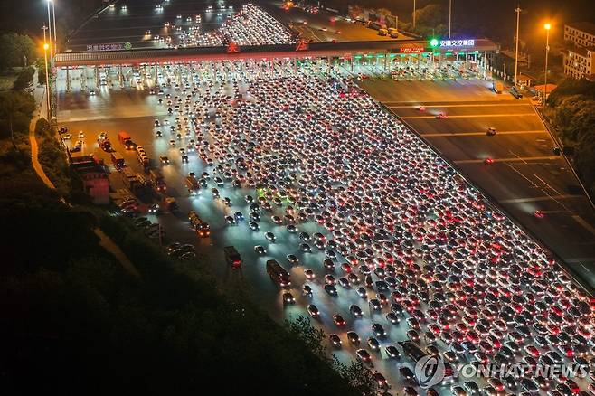 중국 국경절 연휴 고속도로 정체 [AFP 연합뉴스 자료사진 재판매 및 DB 금지]