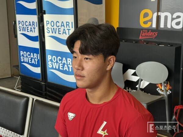 SSG 이율예는 9일 인천에서 삼성과의 준PO를 앞두고 취재진을 만났다. (사진=스포츠춘추 박승민 기자)