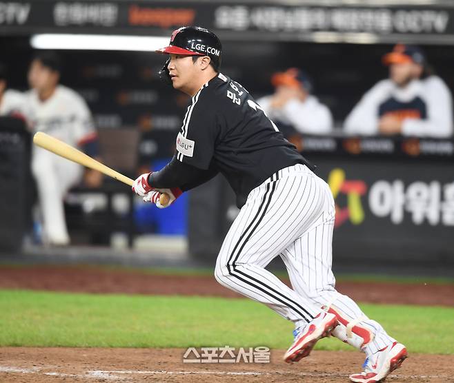 LG 문보경이 29일 대전 한화생명볼파크에서 열린 2025 KBO리그 한화와 경기 8회초 1사 안타를 치고 있다. 대전 | 최승섭기자 thunder@sportsseoul.com