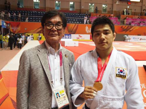 고 최상영 회장과 재일교포 유도 한국 국가대표 안창림. 재일본 대한체육회