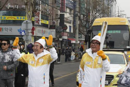 2018년 평창 동계올림픽 성화 봉송에 나선 고 최상영 회장. 재일본 대한체육회 제공