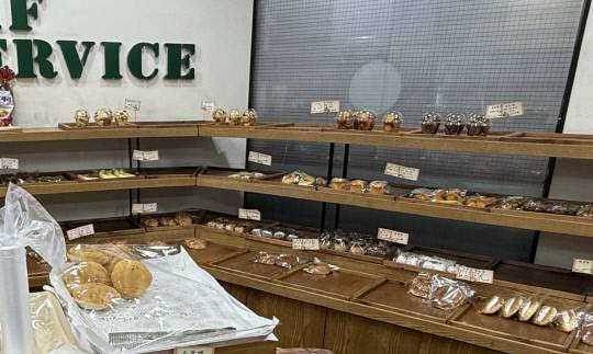 대전 동구의 한 '천원 빵집'. 저렴한 가격 덕분에 저녁 무렵이면 대부분의 빵이 완판된다. 이다온 기자