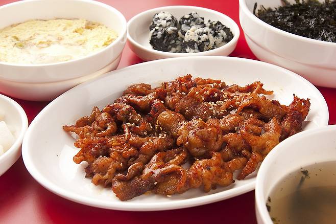 Dakbal, spicy chicken feet, served with a steamed egg [GETTY IMAGES BANK]