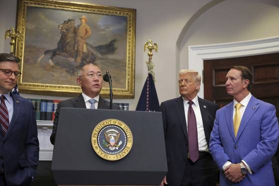 Hyundai Motor Group Executive Chair Euisun Chung delivers remarks as U.S. President Donald Trump, second from right, House Speaker Mike Johnson, R-La., left, and Louisiana Gov. Jeff Landry stand in the Roosevelt Room at the White House in Washington on March 24. [AP/YONHAP]