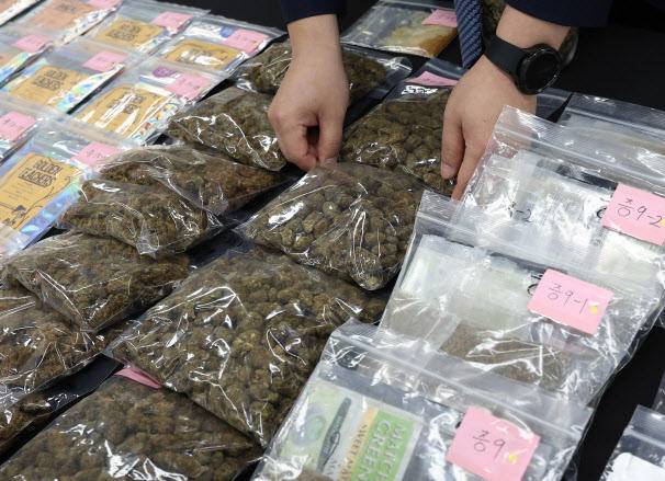 다크웹 오픈마켓서 적발된 한국어로 된 마약.