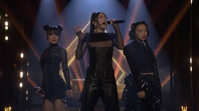 [서울=뉴시스] 레이 아미, 이재, 오드리 누나. (사진 = '지미 팰런 쇼' 캡처) 2025.10.06. photo@newsis.com *재판매 및 DB 금지