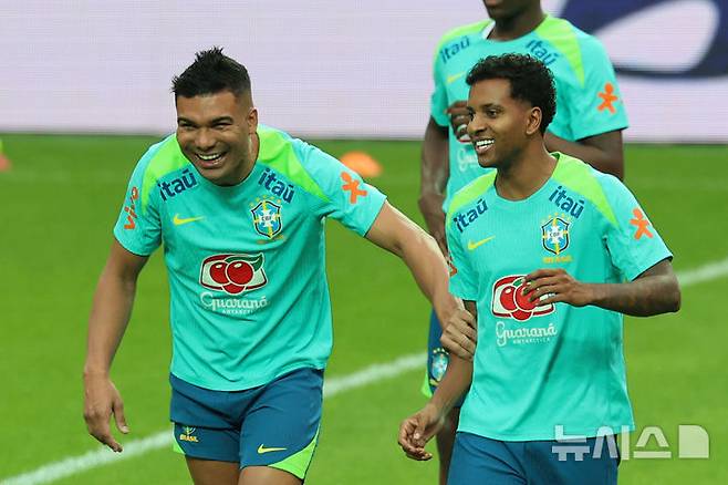 [서울=뉴시스] 권창회 기자 = 한국과 친성경기를 앞둔 브라질 축구국가대표팀 선수들이 9일 오후 서울 마포구 상암월드컵경기장에서 훈련을 하고 있다. 2025.10.09. kch0523@newsis.com