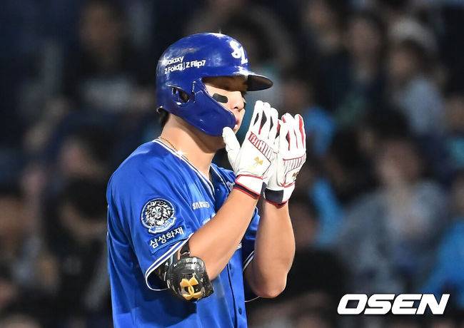 [OSEN=창원, 이석우 기자] 20일 창원NC파크에서 2025 신한 SOL 뱅크 KBO 리그 NC 다이노스와 삼성 라이온즈의 경기가 열렸다. 홈팀 NC는 목지훈이, 방문팀 삼성은 원태인이 선발 출전했다. 삼성 라이온즈 김영웅이 6회초 1사 3루 중견수 오른쪽 1타점 안타를 치고 세리머니를 하고 있다. 2025.08.20 / foto0307@osen.co.kr