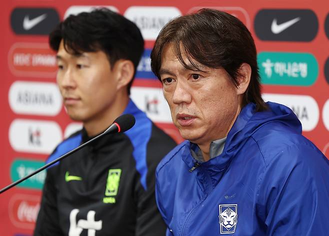 홍명보 축구대표팀 감독(오른쪽) | 연합뉴스