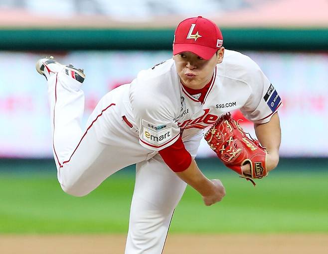 ▲ 최고 구속 151.1km를 던지며 마무리 전선에 이상이 없음을 과시한 조병현 ⓒSSG랜더스