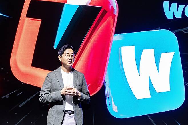 지난달 18~19일 서울 압구정 쿤스트할레에서 열린 '티빙x웨이브 뉴웨이브 2025' 행사에서 조성현 티빙 최고사업책임자(CBO)가 발표하고 있다.[티빙 제공. 재판매 및 DB 금지]