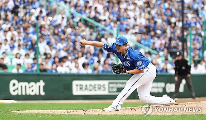 역투하는 삼성 선발 최원태 (인천=연합뉴스) 김인철 기자 = 9일 인천 SSG랜더스필드에서 열린 2025 프로야구 KBO리그 포스트시즌 준플레이오프 1차전 삼성 라이온즈와 SSG 랜더스의 경기. 삼성 선발 투수 최원태가 역투하고 있다. 2025.10.9 yatoya@yna.co.kr