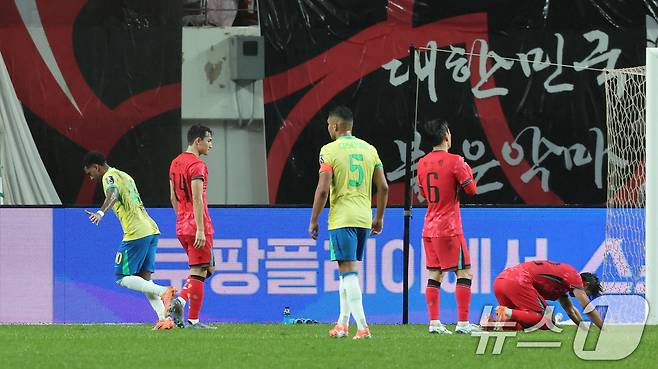 10일 서울월드컵경기장에서 열린 하나은행 초청 축구국가대표팀 친선경기 대한민국과 브라질의 경기, 전반전 브라질 호드리구가 추가골을 넣은 후 세리머니를 하고 있다. 2025.10.10/뉴스1 ⓒ News1 장수영 기자