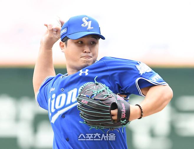 삼성 최원태가 9일 인천 SSG랜더스필드에서 열린 2025 KBO리그 SSG와 준플레이오프 1차전에 선발 등판해 힘차게 공을 던지고 있다. 문학 | 박진업 기자 upandup@sportsseoul.com