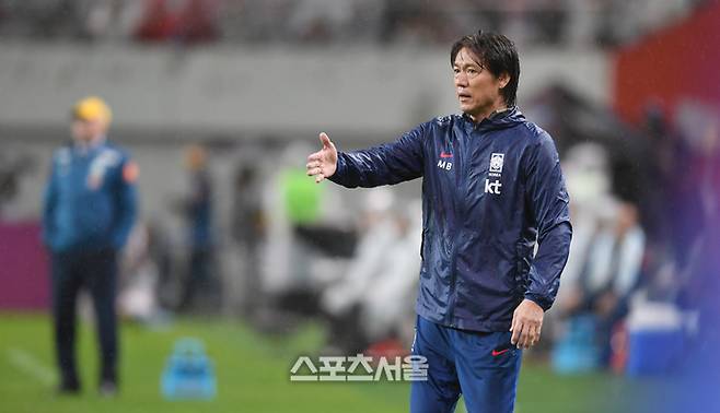 홍명보 감독이 10일 서울월드컵경기장에서 열린 남자 축구 국가대표 평가전 브라질과 경기에서 작전지시를 하고 있다. 최승섭기자 thunder@sportsseoul.com