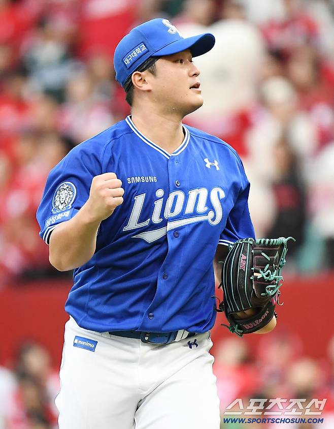 9일 인천SSG랜더스필드에서 열린 삼성과 SSG의 준PO 1차전. 6이닝 무실점으로 호투한 최원태가 환호하고 있다. 인천=정재근 기자 cjg@sportschosun.com/2025.10.9/