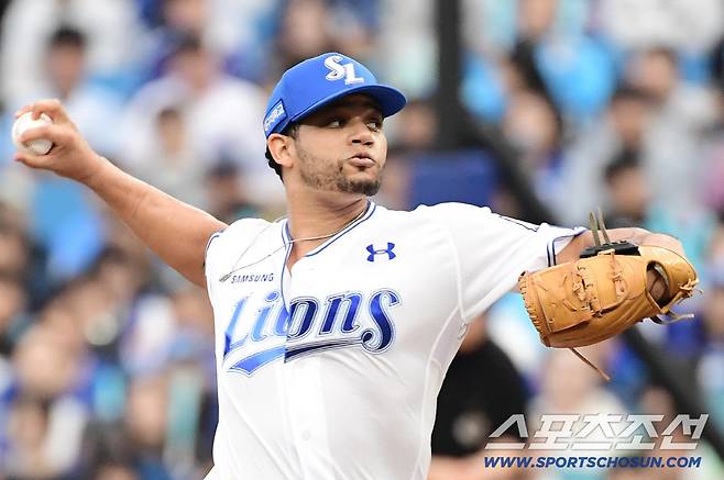 7일 대구 삼성라이온즈파크에서 열린 NC와 삼성의 와일드카드 2차전. 8회 구원 등판한 삼성 가라비토. 대구=송정헌 기자songs@sportschosun.com/2025.10.07/