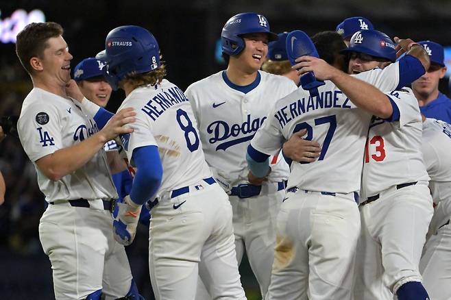 오타니를 비롯해 다저스 선수들이 NLCS 진출을 기뻐하고 있다. Imagn Images연합뉴스