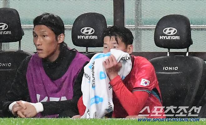 10일 오후 서울 상암동 서울월드컵경기장에서 대한민국 축구대표팀과 브라질의 A매치 평가전이 열렸다. 후반 교체된 손흥민. 상암=송정헌 기자songs@sportschosun.com/2025.10.10/