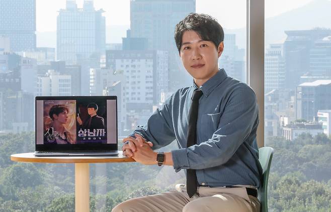 지난달 26일 오후 3시 서울 종로구 네이버스퀘어에서 만난 김태궁(41) 작가. 최근 드라마화가 결정된 웹소설 ‘상남자’의 원작자이지 현직 LG디스플레이 책임연구원이다./박성원 기자