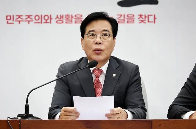 송언석 국민의힘 원내대표가 10일 오전 서울 여의도 국회에서 열린 국정감사 대책회의에서 발언하고 있다. 뉴시스