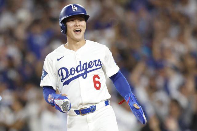 연장 11회말 끝내기 득점을 기록한 김혜성이 기뻐하고 있다. 로스앤젤레스=EPA 연합뉴스