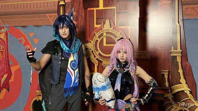 ▲ 이제 여행자가 되어 나타로 온 유저들을 맞이해주는 손자와 할...올로룬과 시틀라리