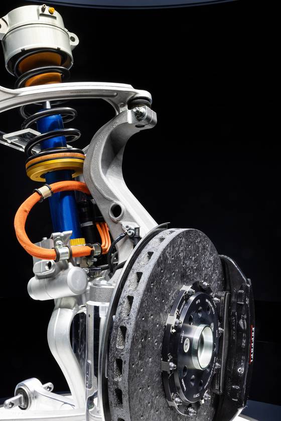 서스펜션·브레이크·인버터가 통합된 전륜 모듈. [사진 페라리]