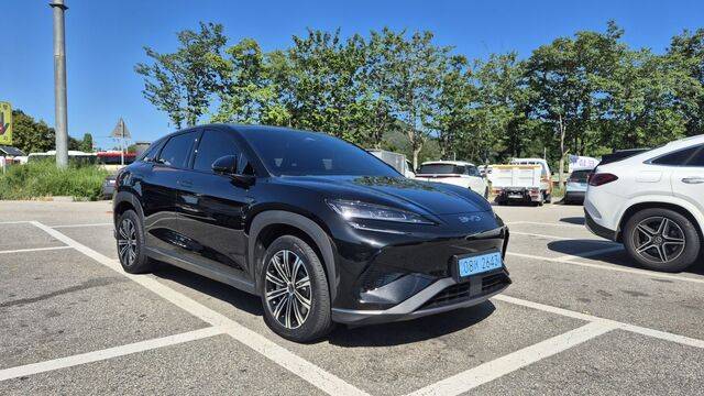 BYD(비야디)가 한국에 출시한 3번째 차량인 씨라이언7. 바다사자처럼 날렵하면서도 매끈한 형태를 갖췄다. 1회 충전으로 최대 398㎞ 주행이 가능하다.