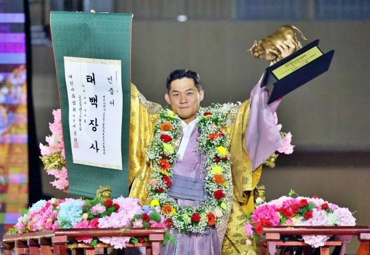 울주추석장사씨름대회 태백장사 차지한 노범수. 사진[연합뉴스]