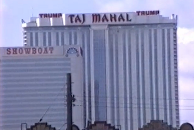 트럼프가 1990년 애틀랜틱시티에 문을 연 ‘트럼프 타지마할’. <유튜브 ‘dirtypairXX’ 캡쳐>