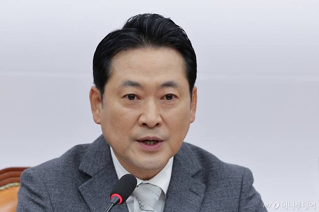 (서울=뉴스1) 신웅수 기자 = 장동혁 국민의힘 대표가 10일 서울 여의도 국회에서 열린 주식 및 디지털자산 밸류업특별위원회 제1차 전체회의에서 발언하고 있다. 2025.10.10/뉴스1  Copyright (C) 뉴스1. All rights reserved. 무단 전재 및 재배포,  AI학습 이용 금지. /사진=(서울=뉴스1) 신웅수 기자