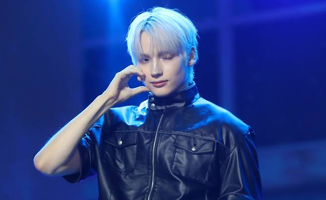 그룹 투모로우바이투게더(TXT) 휴닝카이가 온라인발 열애설을 해명했다. 사진은 지난 7월 서울 동대문구 경희대학교 평화의 전당에서 열린 네 번째 정규앨범 '별의 장: TOGETHER' 발매 기념 쇼케이스에 참석한 그룹 투모로우바이투게더 휴닝카이. /사진=뉴시스