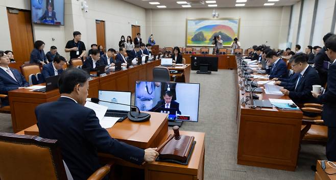 국회가 본격적인 국감 일정에 들어갈 예정인 가운데 증권업계에도 긴장감이 감돈다. 사진은 지난달 29일 서울 여의도 국회에서 열린 제429회국회 정무위원회 제4차 전체회의 모습. /사진=뉴스1