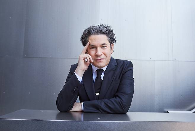 베네수엘라 출신으로 ‘엘 시스테마’가 배출한 스타 지휘자 구스타보 두다멜이 이끄는 LA필하모닉도 한국을 찾는다.  [마스트미디어 제공]