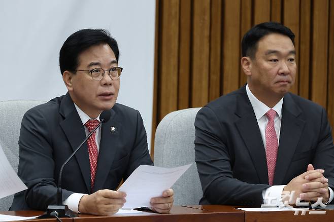 국민의힘 송언석 원내대표가 10일 서울 여의도 국회에서 열린 국정감사 대책회의에서 발언을 하고 있다. 윤창원 기자