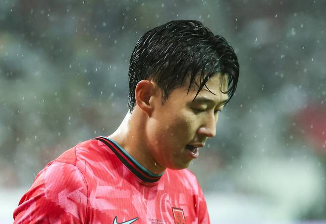 10일 서울 마포구 서울월드컵경기장에서 열린 남자 축구 국가대표 10월 A매치 친선전 대한민국과 브라질의 경기, 손흥민이 이동하고 있다. 뉴시스