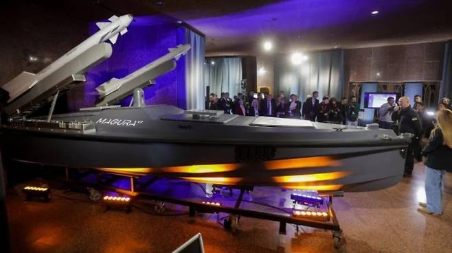 R-73 대공미사일을 탑재한 무인수상정(USV) 마구라-7. 우크라이나 국방부 제공