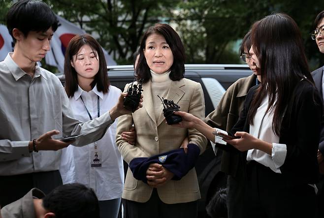 이진숙 전 방송통신위원장이 10월4일 체포적부심사를 받기 위해 서울남부지법에 들어서며 발언하고 있다. ⓒ연합뉴스