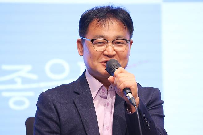 송현욱 감독이 16일 오후 서울 구로구 더세인트에서 열린 KBS 새 토일 미니시리즈 ‘은수 좋은 날’ 제작발표회에서 인사말을 하고 있다. 2025.9.16 연합뉴스