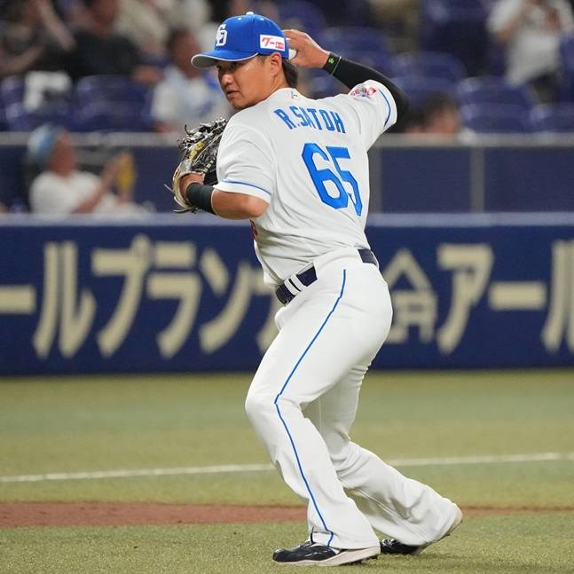 송구하는 사토 류세이의 모습. /사진=주니치 드래곤즈 공식 SNS