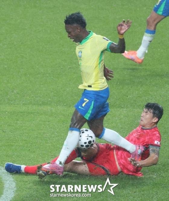 비니시우스 주니오르(위)와 김민재. /사진=김진경 대기자