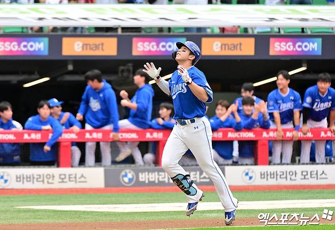 삼성 라이온즈 김영웅이 9일 인천 SSG랜더스필드에서 열린 2025 신한 SOL Bank KBO 준플레이오프 1차전(5전 3승제)에서 SSG 랜더스를 상대로 3회초 2점 홈런을 기록했다. 사진 김한준, 박지영 기자