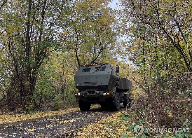 도네츠크 전선의 우크라이나군 하이마스  [로이터 연합뉴스. 재판매 및 DB 금지]