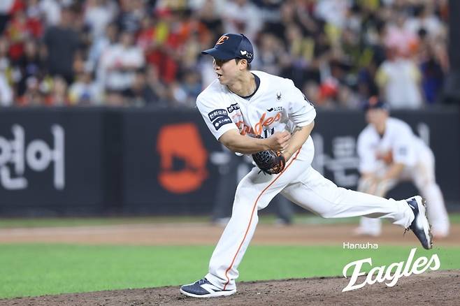 한화 엄상백이 대전 한화생명 볼파크에서 열린 2025 KBO리그 정규시즌 KIA전에 등판해 역투하고 있다. 사진 | 한화 이글스