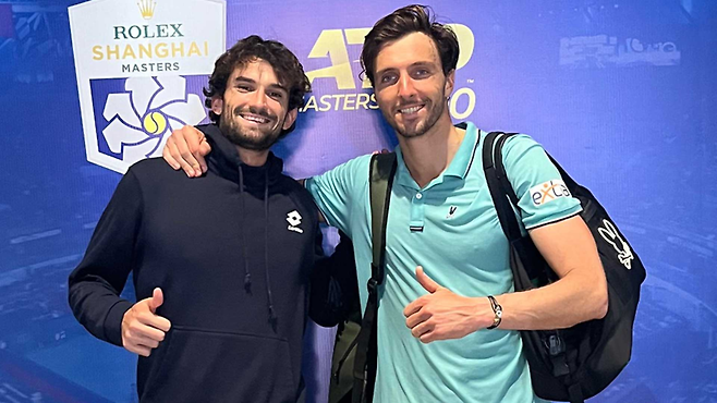 롤렉스 상하이 마스터스에 나란히 4강에 오른 바쳬로와 사촌 형 아르튀르 린더크네쉬. ATP