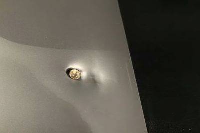 리우씨의 노트북에 박힌 총알. 홍콩 사우스차이나모닝포스트(SCMP) 캡처